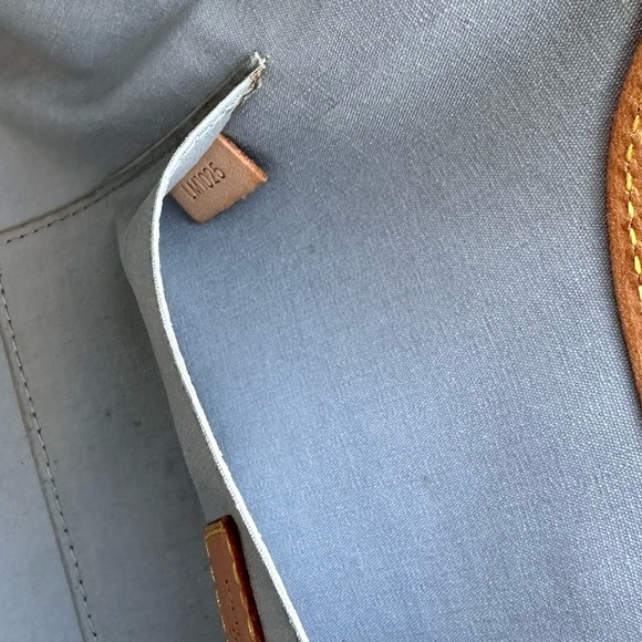 Louis Vuitton Roxbury Drive Perle Vernis Handbag - Picture 6 of 16